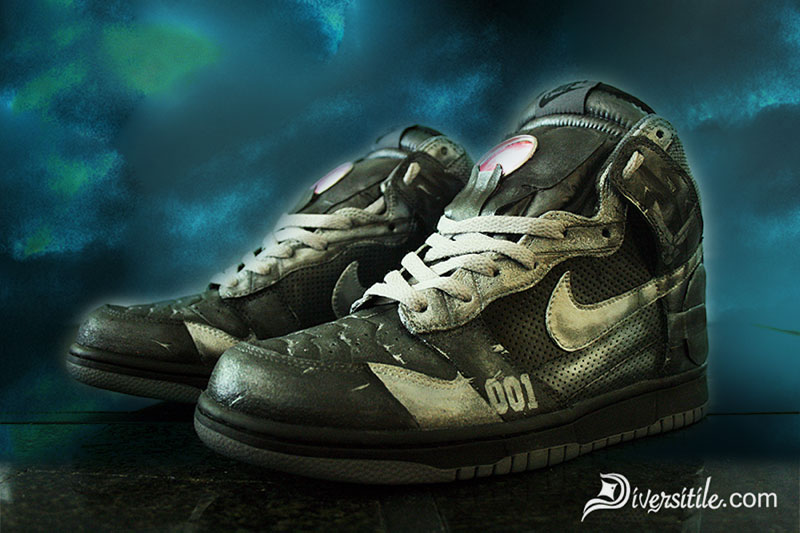 Illustration for article titled Iron Man Nikes Light Up Like Tony Stark's Arc Reactor